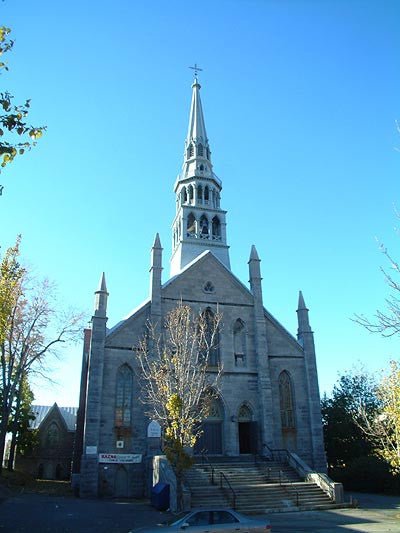 The madness of creativity (and of coffee) in a church from the 19th century - Café Liégeois Canada Inc.